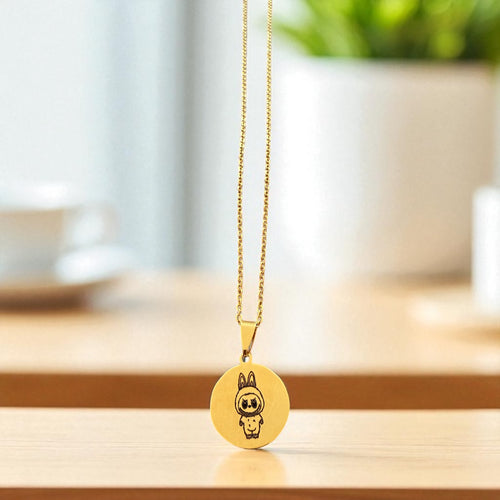 Goldfarbene Edelstahlkette mit Labubu Gravur